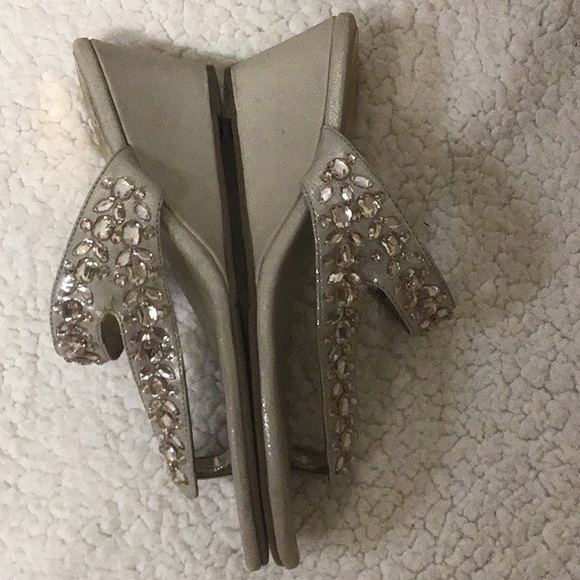 NEW YORK TRANSIT GOLD BLING SANDALS 6 - Picture 5 of 10